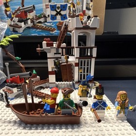 LEGO Pirates Soldiers Fort 70412 Complete Set Box Manual Minifigures 234 Pieces