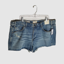 NWT Universal Thread Shorts Size 20 Blue Distressed High Rise Blue Denim Raw Hem