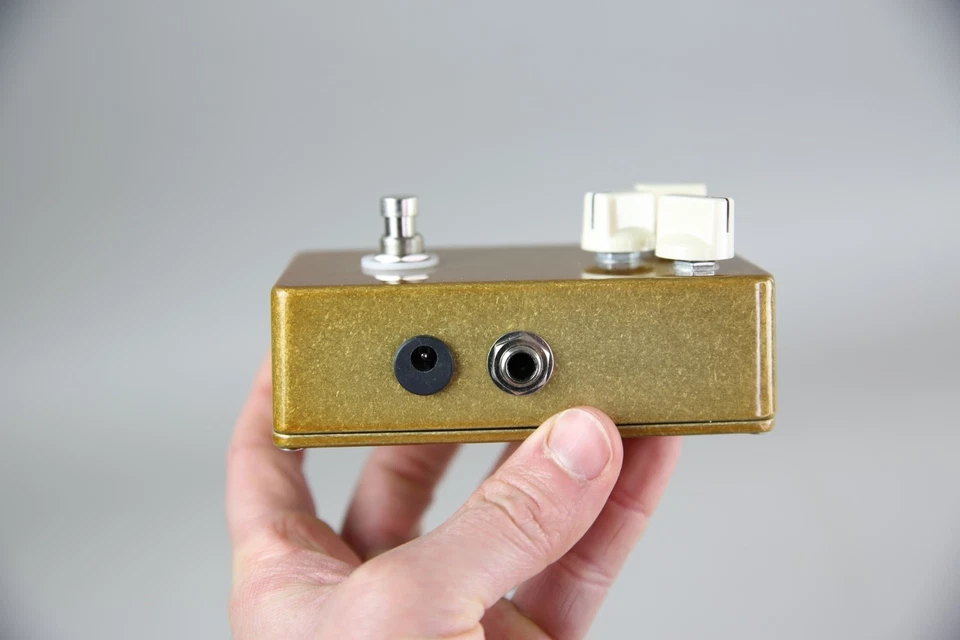 Guitarra Eléctrica Manguito Clon Hecho a Mano Fuzz Pedal Chicago Stompworks Dorado NUEVO Foto 4 de 4