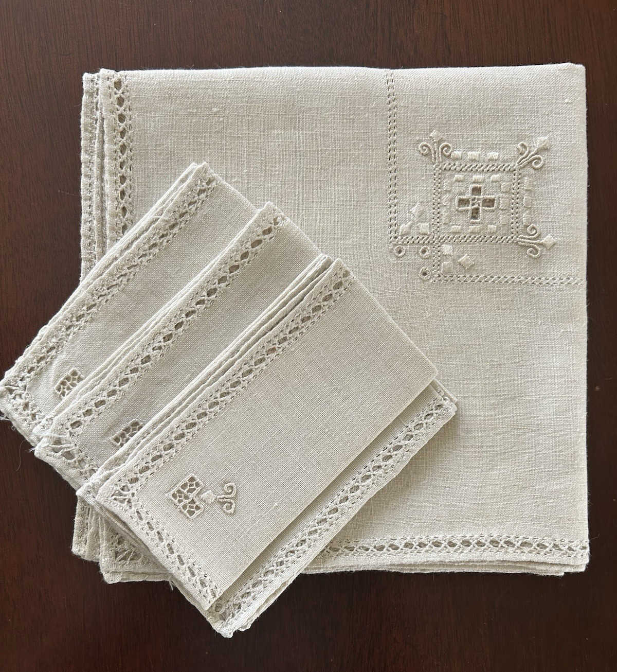 Bridge/luncheon Set Tablecloth & 4 Napkin