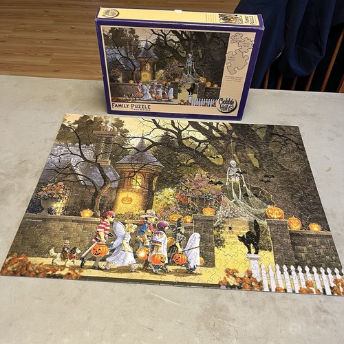 Halloween Friends Cobble Hill Puzzle 400 Pieces, MADE IN USA Complete! 24”x18”