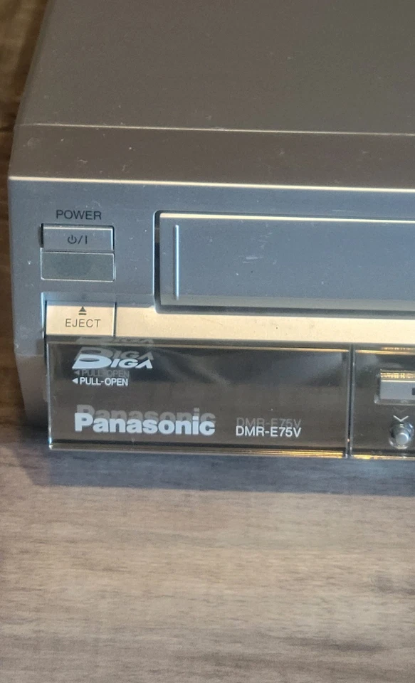 Grabadora de VCR y DVD DMR-E75VP Reproductor combinado de transferencia de VHS a DVD - Probada Foto 2 de 4