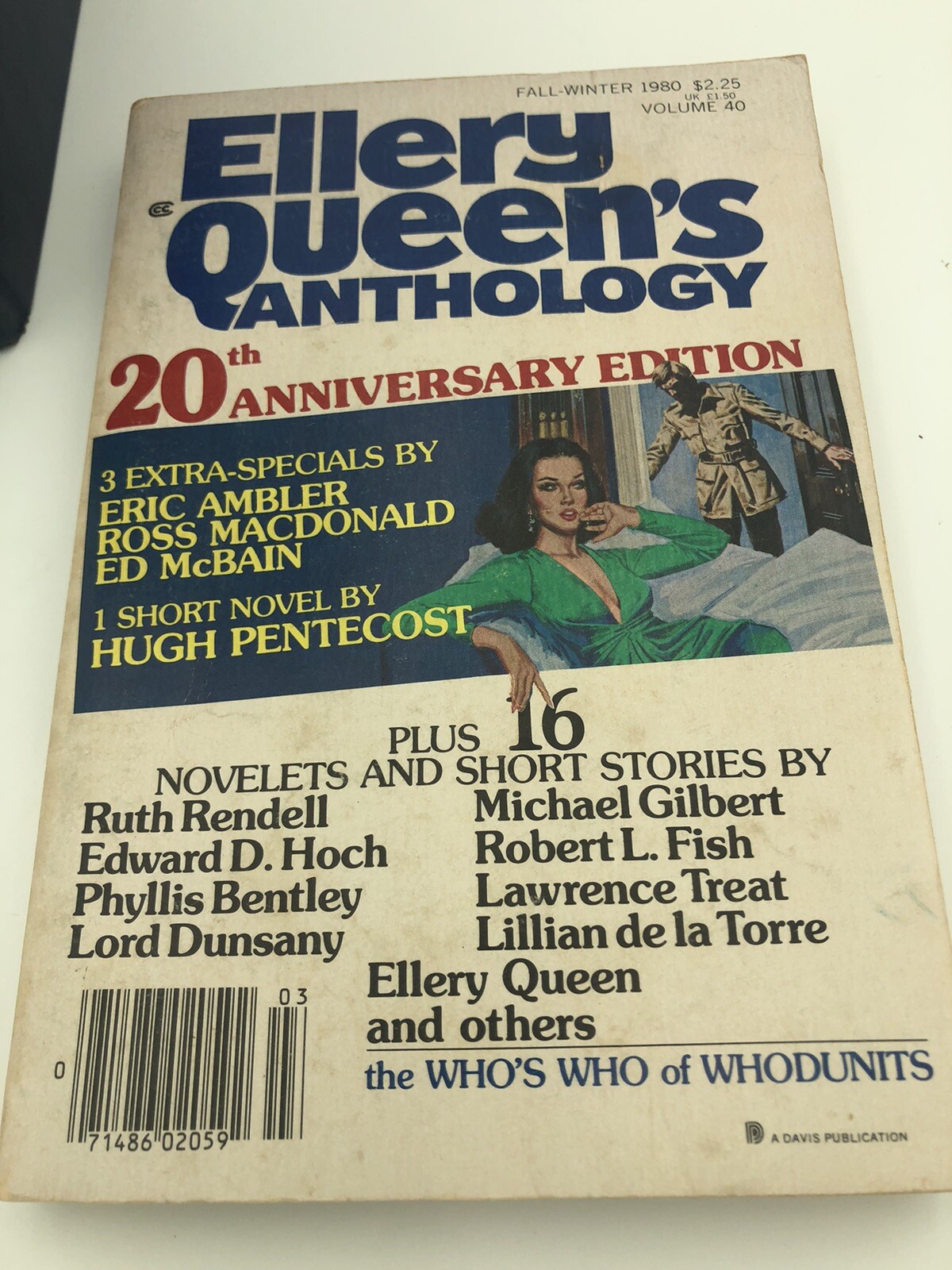 Lot Of 2 Elbery Queen Books, 1 HC, 1 PB, HC Has 5 Novels ——323——
