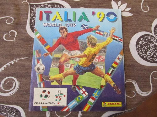 FOOTBALLER FIGURINE ALBUM - ORIGINAL PANINI ITALY 90 - EXCELLENT++ AND COMPLETE