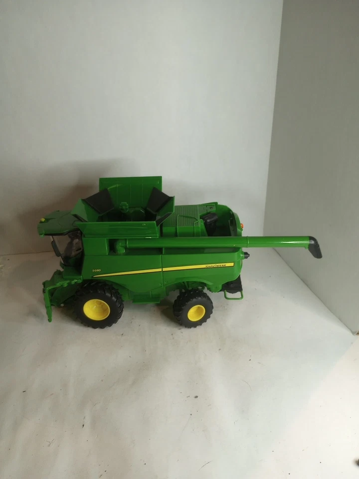 ERTL 1/32 John Deere S680 Combine Without Draper Head 14" AS IS - Image 2 of 4