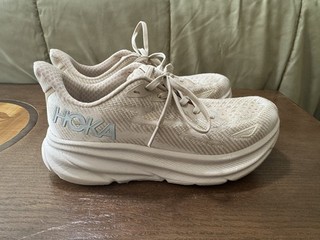 Hoka Clifton 9 Shifting Sand/ Eggnog Size 7.5