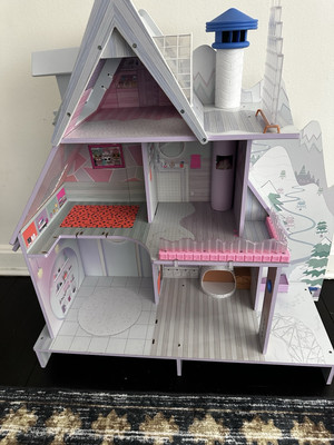 LOL Surprise  Winter Disco Chalet Doll House With Accessories READ SEE PICS