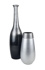 Vasi decorativi laccati a mano.