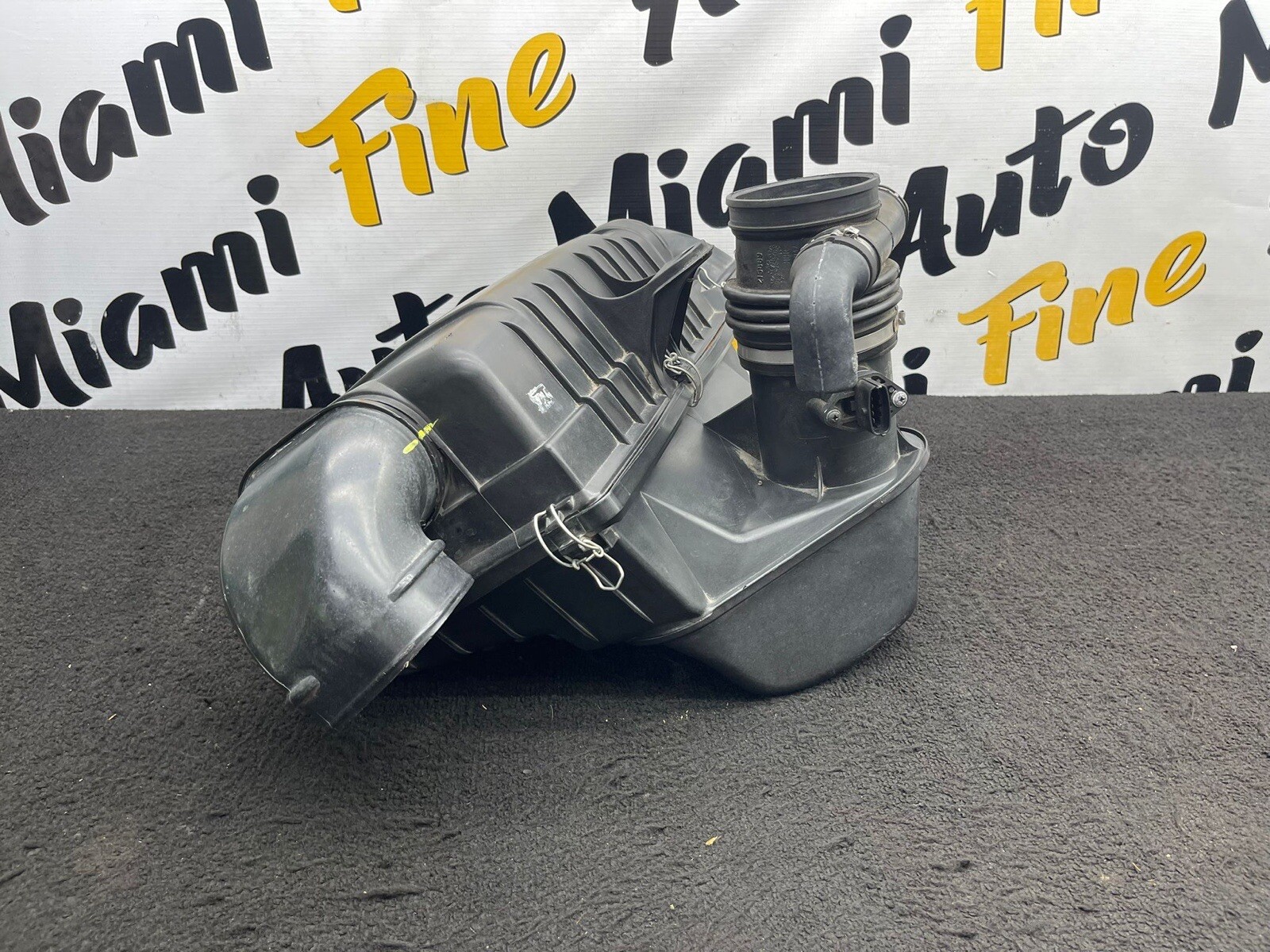 2008 MASERATI GRANTURISMO AIR INTAKE FILTER HOUSING BOX OEM