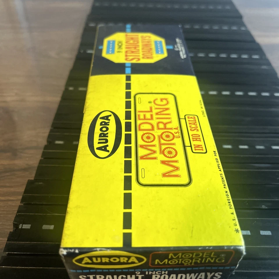 Aurora Model Motoring 9" Straight Roadways with open Box #1517 L/N In The Box - Image 4 of 4