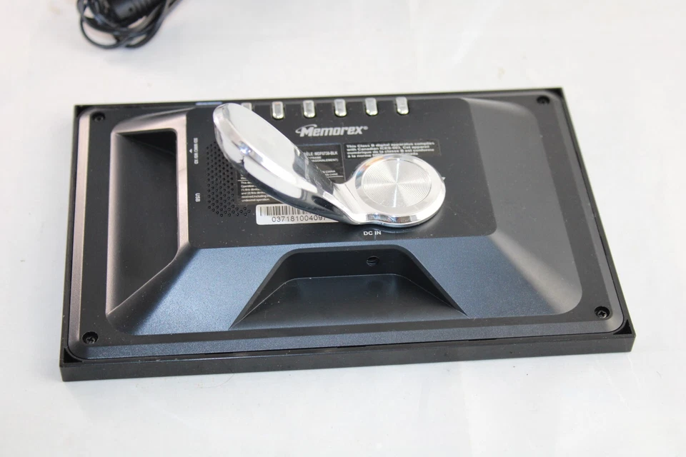 Digital Photo Frame 7-Inch Widescreen TFT LCD Display Black Memorex MDF0738 - Image 3 of 4