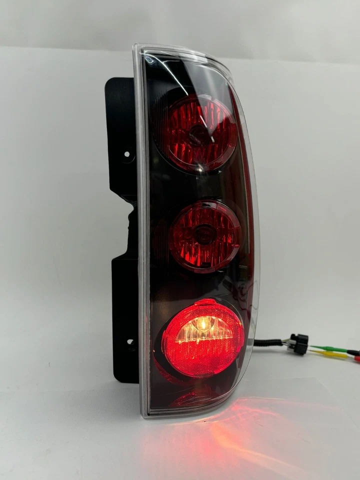 GMC YUKON XL 1500 2012-2014 LUZ TRASERA OEM LUZ TRASERA LADO PASAJERO DERECHO 320202 Foto 4 de 4