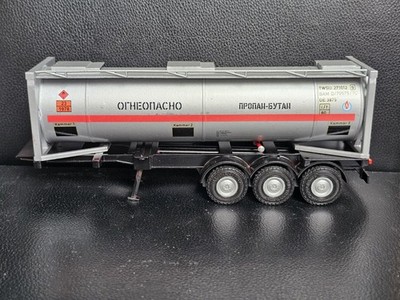 scale model of a semi-trailer gas carrier scale 1/43 METAL manual district