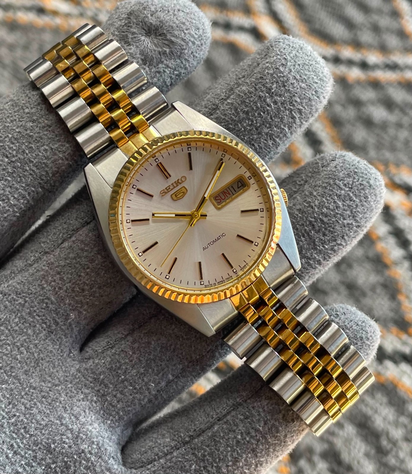 Automatic Tone Jewels Fluted Bezel 17 Seiko 7009-3111 Men's Japan Two 5 - vintagewatches.pk