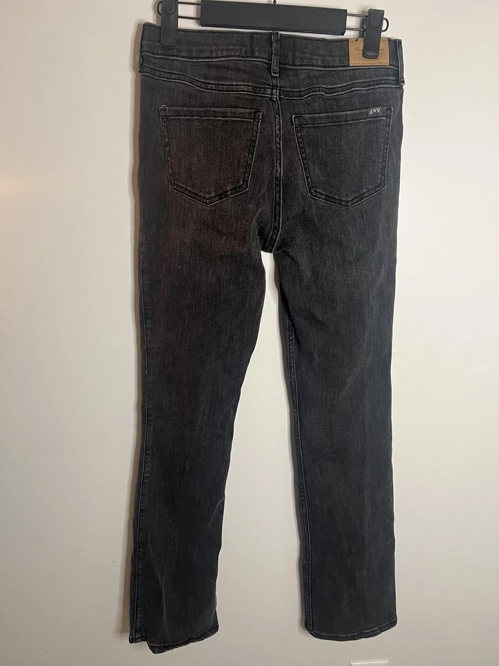 Pantalones de mezclilla Abercrombie para niños 13/14 negros tiro alto acampanados elásticos dobladillo abertura Foto 3 de 4