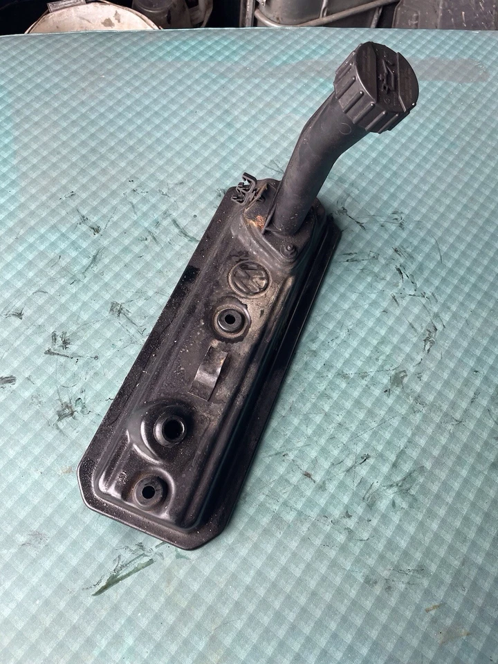 Cubierta basculante Volkswagen Transporter T4 moldura metálica 1.9 cuello de llenado de aceite VW Foto 3 de 4