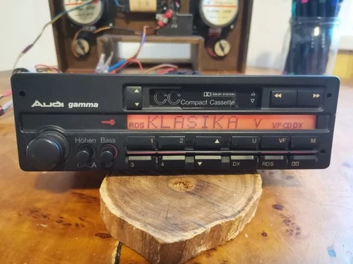 Audi Gamma CC car radio Panasonic 4AO 035 186