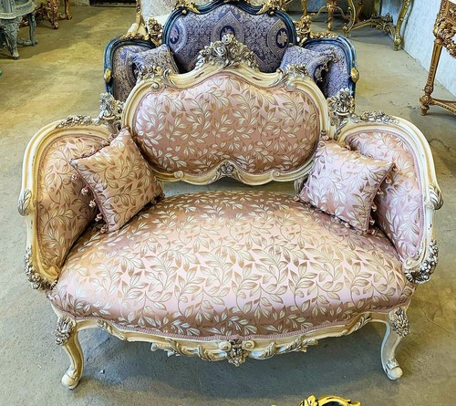 Romantic French Style Sofa – Pink Fabric, Gold Leaf, Perfect for Weddings