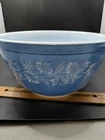Vintage Pyrex blue bowl, Daisy Flower Pattern 8 By 4"