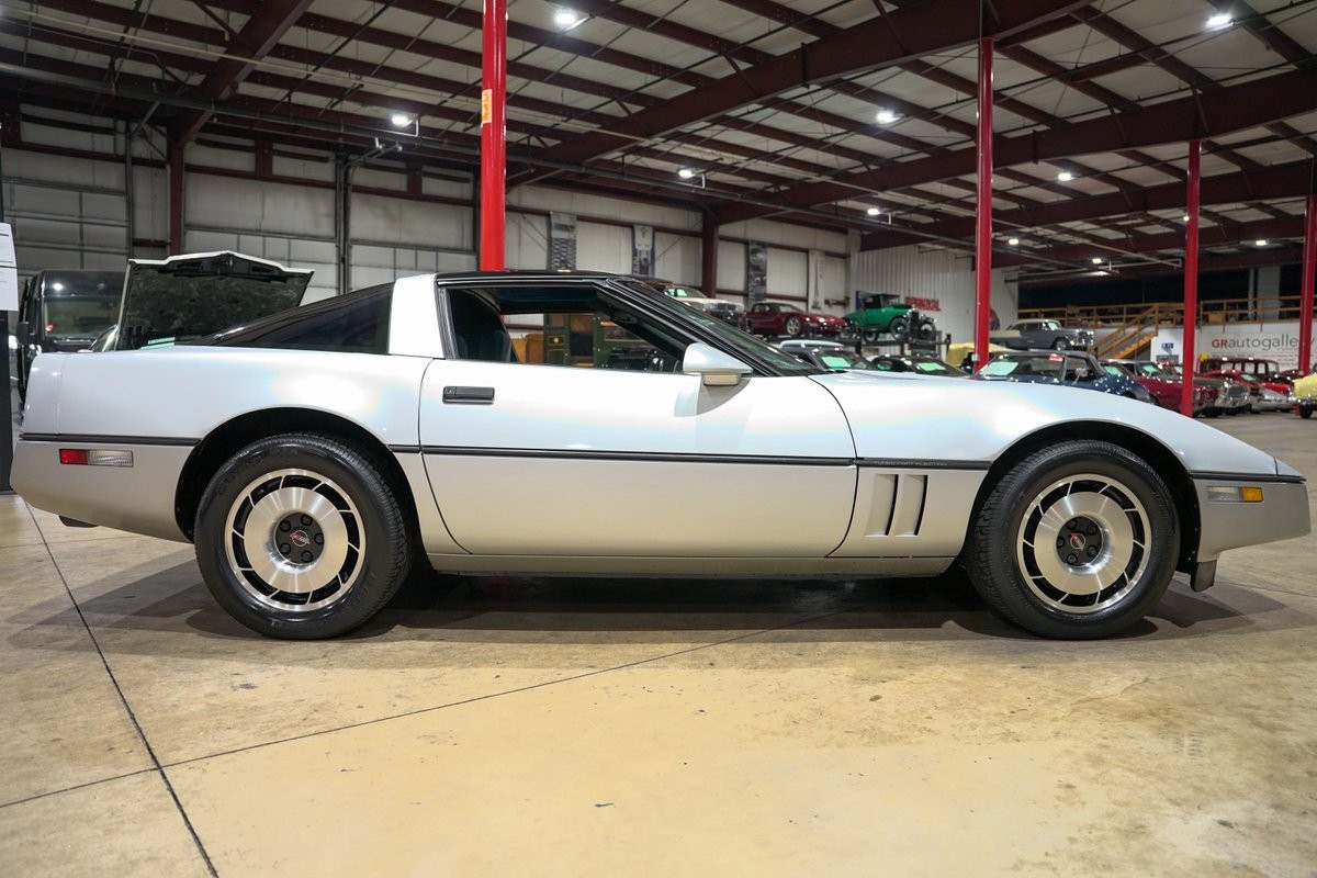 1985 Silver Metallic Chevrolet Corvette   | C4 Corvette Photo 10