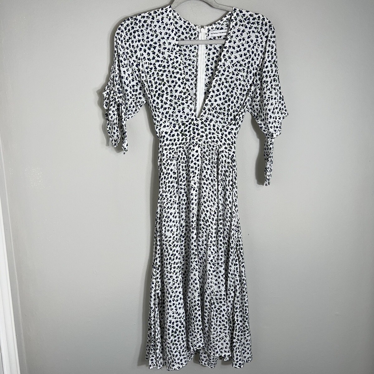 Faithfull The Brand Nina Rae Floral Midi Dress-V Neck-Cottage Core-Size 2 | eBay Faithfull The Brand Nina Rae Floral Midi Dress-V Neck-Cottage Core-Size 2 | eBay