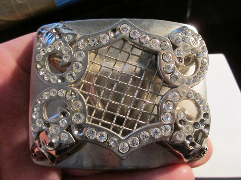 WASHED UP HOLLYWOOD BELT BUCKLE VERY LARGE SKULLS AND CRYSTALS DESIGN - GW-9 - Image 2 of 4