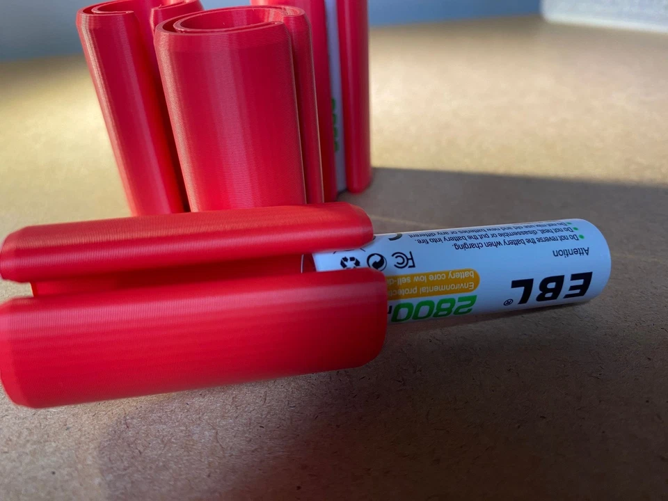 AA to C Battery Converter Adapter Case Cover UK x 4 in Pack - Image 2 of 4