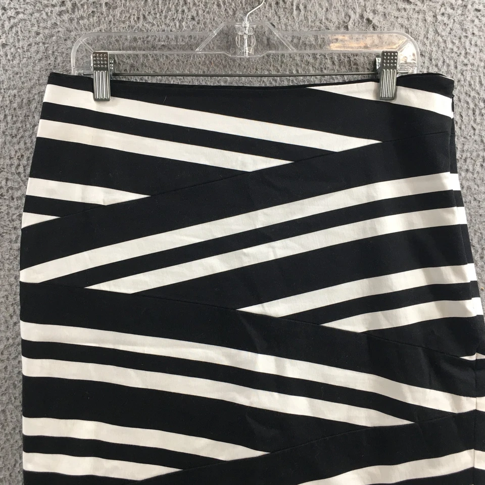 Faldas lápiz White House Black Market para mujer 10 negras blancas frente plano Foto 2 de 4