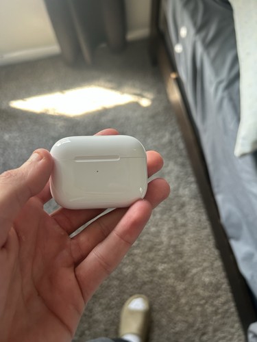 Apple AirPod Pro 2nd Gen USB-C Case with MagSafe Charging A2968 - Photo 2 sur 7
