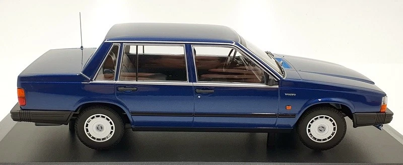 Minichamps 1/18 Scale Diecast 155 171701 - Volvo 740 GL 1986 - Dark Blue Met - Image 4 of 4