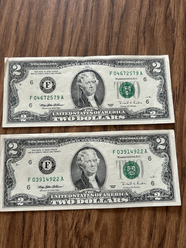 Lot of 2 US $2 Federal Reserve Notes Series 1995 Jefferson Banknotes