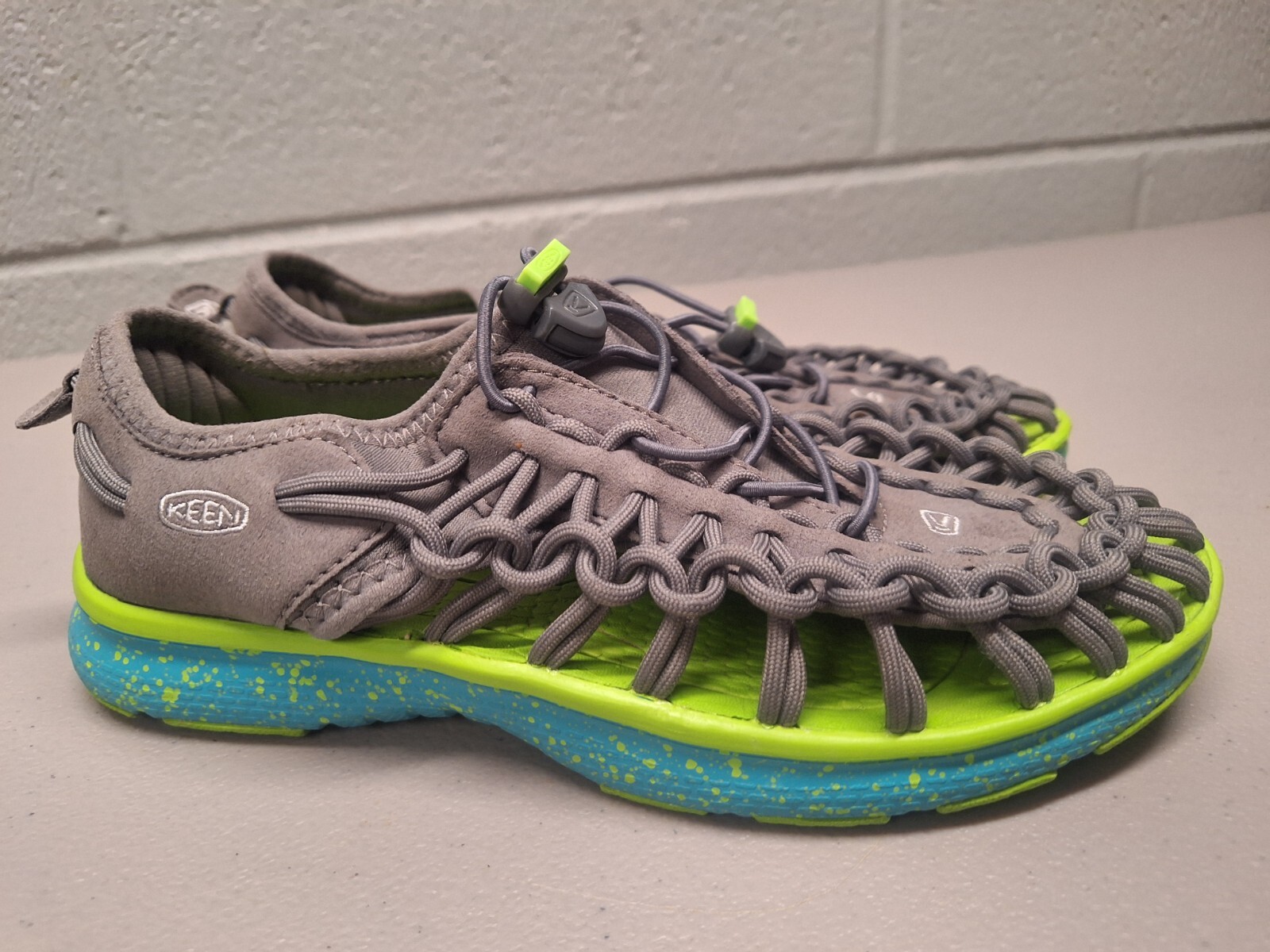 Sandali sportivi Keen Uneek O2 grigio verde giovani taglia US 3 scarpe corda bambini