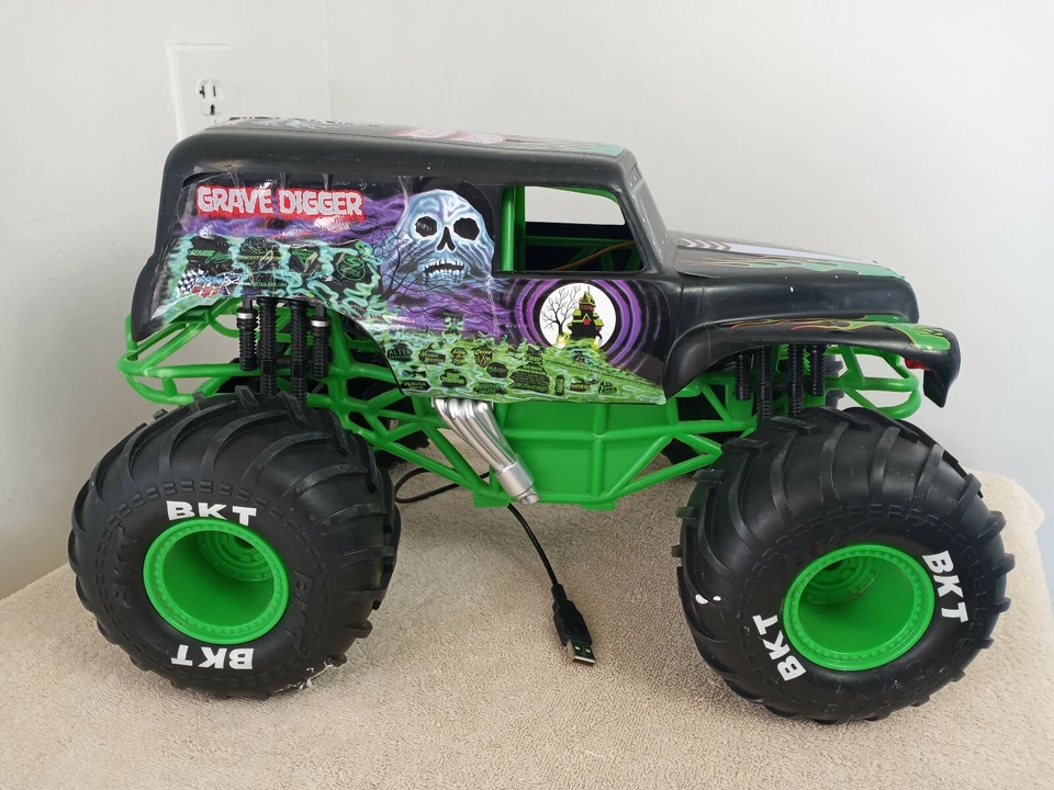 Grave Digger RC Monster Truck 66801RX Spin Master SIN CONTROL REMOTO ni BATERÍA Foto 3 de 4
