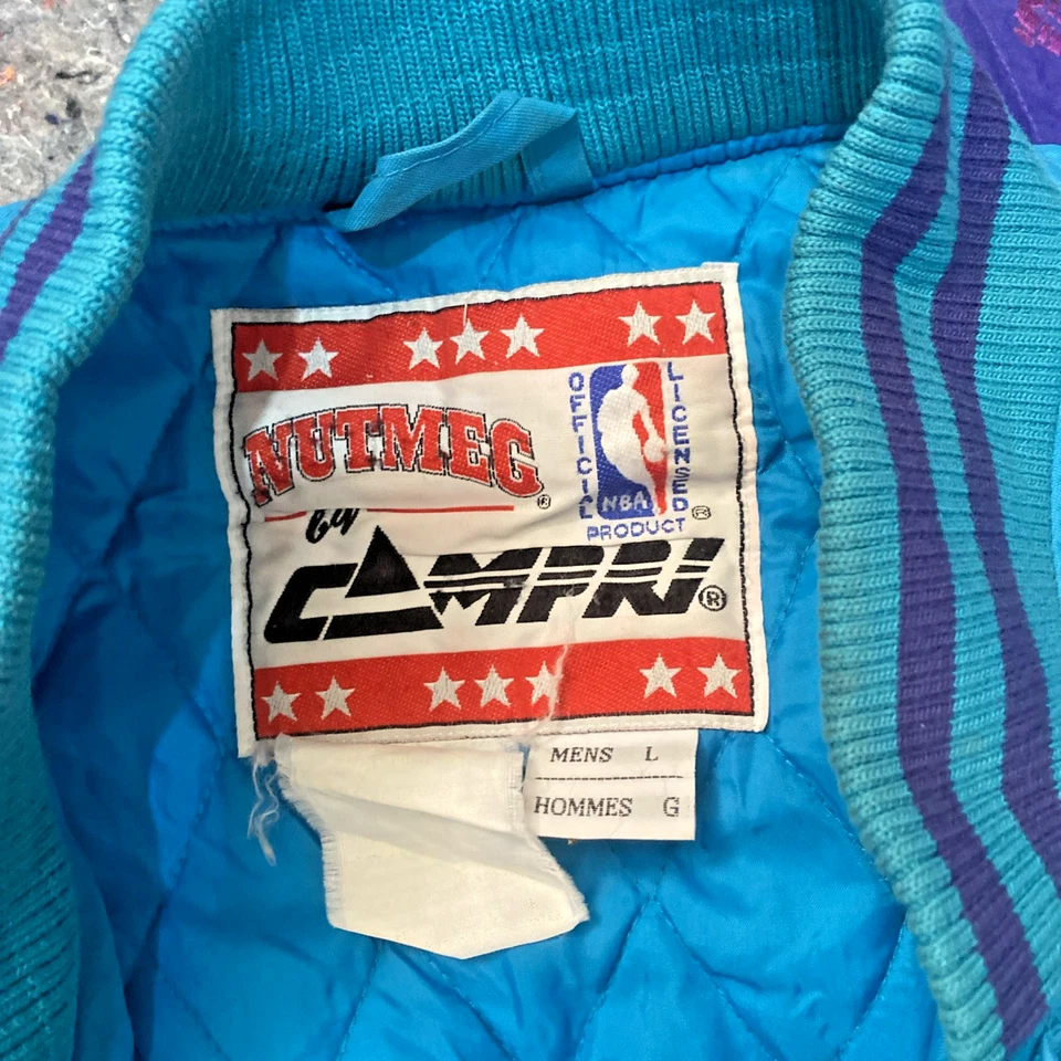 Chaqueta vintage Charlotte Hornets nuez moscada de Campri grande Foto 3 de 3