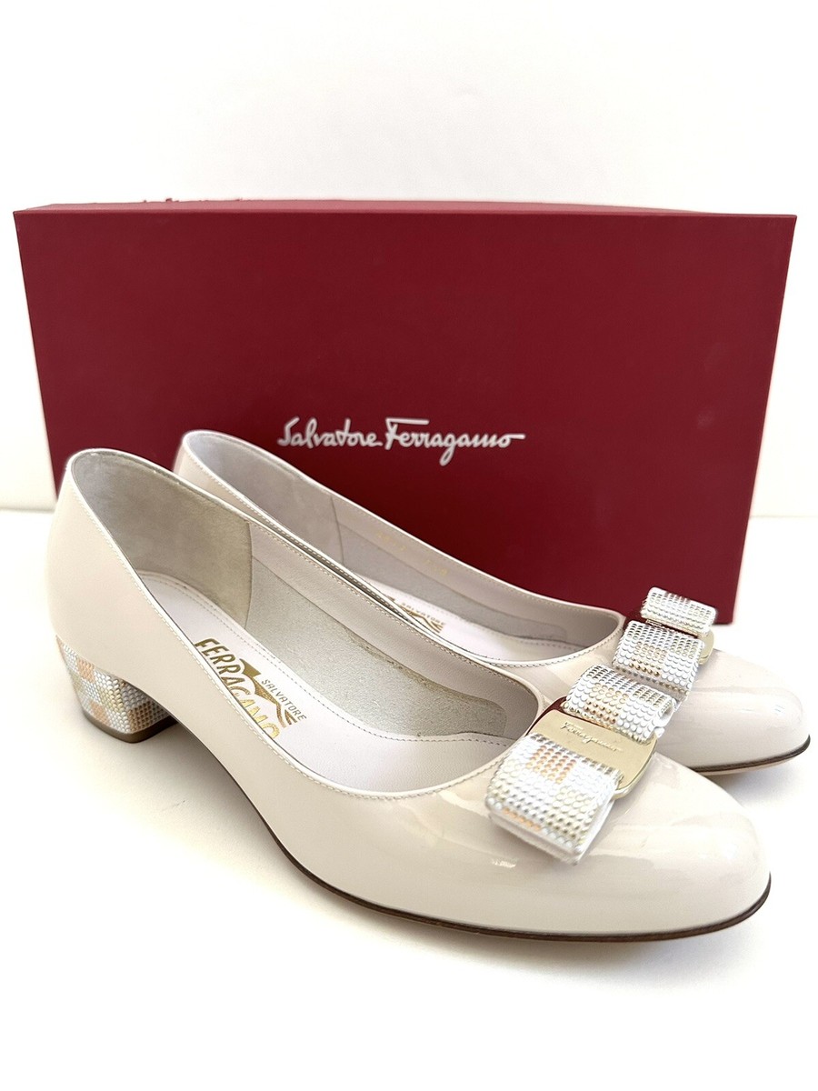 NEW AUTH SALVATORE FERRAGAMO VARA NUDE PATENT LEATHER GOLD BOW
