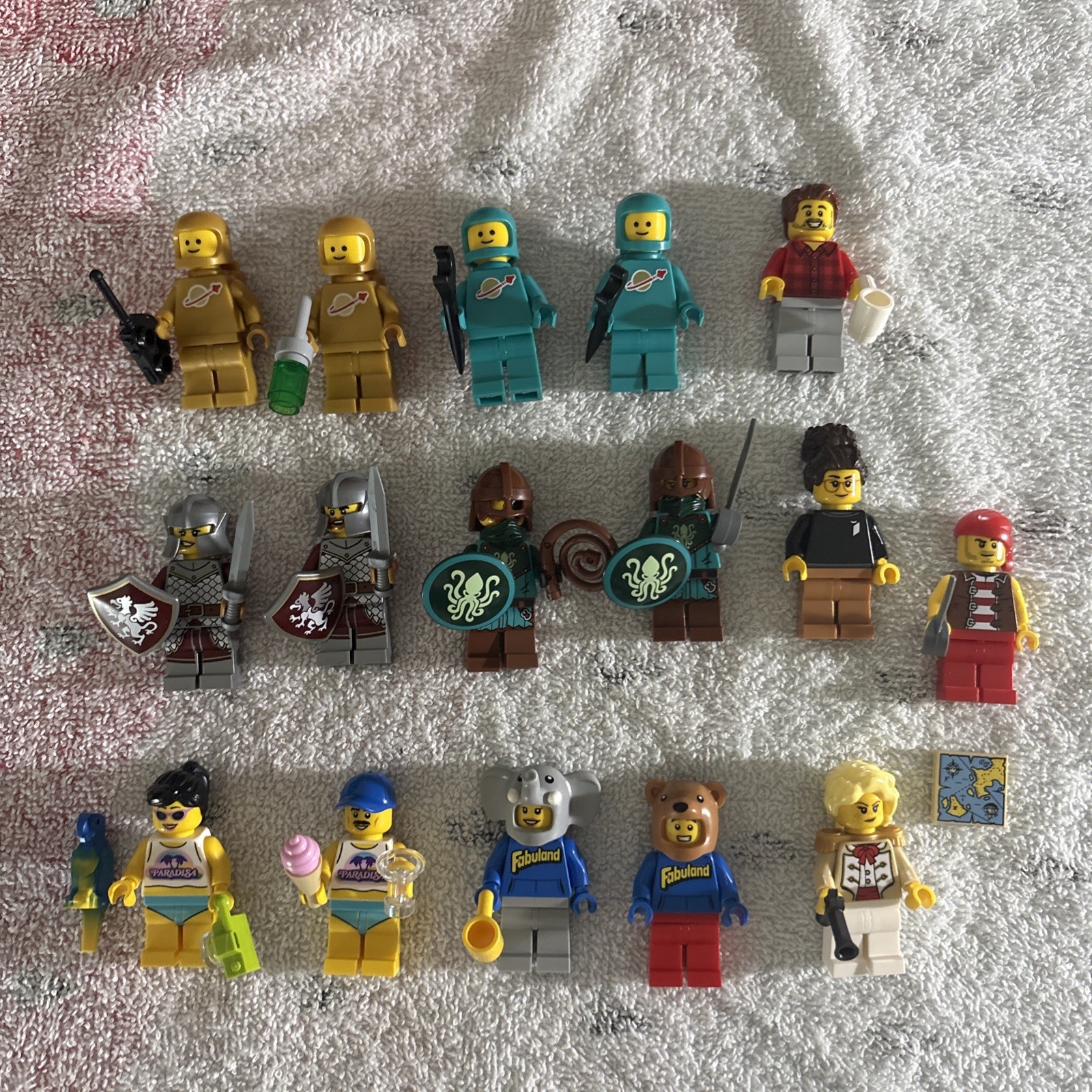 LEGO Ideas Minifigure Vending Machine #21358 (MINIFIGURES ONLY)