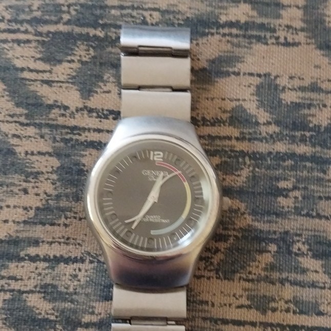 Vintage Geneva Deluxe Quartz Analog Watch Silver Stainless Bracelet Dial Stick