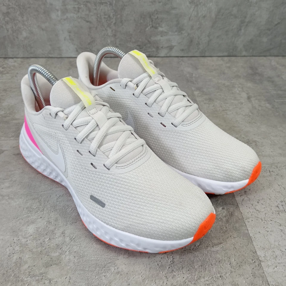 Nike Revolution 5 Running Shoes Women's Size UK 5.5 Light grey Athletic Sneakers - Image 3 of 4