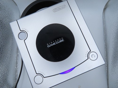Nintendo Gamecube LED Controller Port Mod - Battery modification and LED MOD - Picture 7 of 24