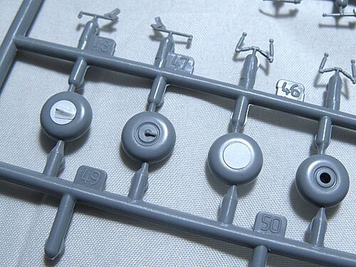 MI-24A Stanzmaske, Lackierung Baldachinrahmen, Radnabe Dan Models MS720005 1:72 - Bild 5 von 11