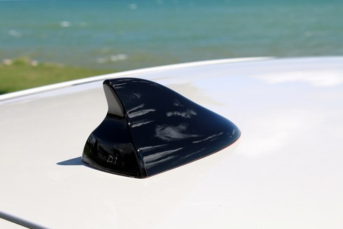Functional AM/FM BLACK Shark Fin Antenna - FITS: 2000-2002 Audi S4 Avant - Picture 5 of 8