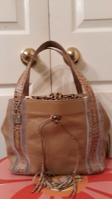 La Spezia Medium Brown Leather Handbag. Made in Brazil. Condition is Very Good. 