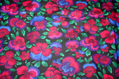 PANSIES IN DEEP RED AND BLUE FROM HOFFMAN - 100% COTTON FABRIC