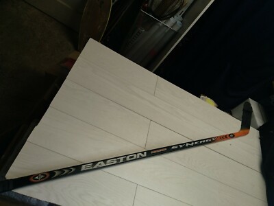 (1) PO Easton Synergy Lidstrom RH Pro Hockey Stick - Heel Curve - Composite Grip
