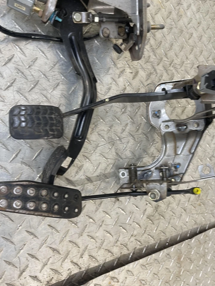 90 91 92 93 94 95 96 97 Mazda Miata Juego de pedales de freno de embrague MX5 OEM 90-97 Foto 3 de 4