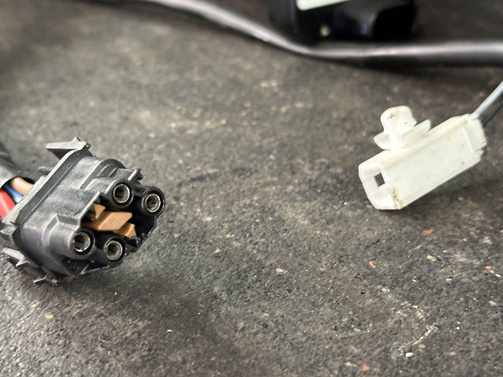 03-07 MASERATI COUPE GT STEERING COLUMN SHAFT IGNITION SWITCH & KEY 0265005411