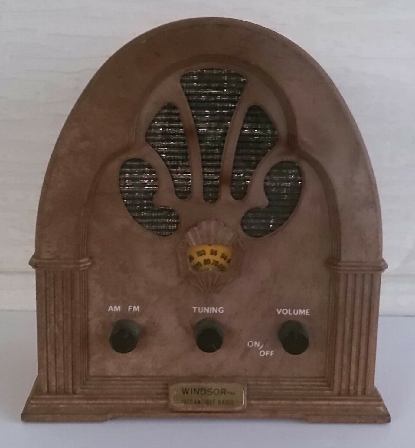 Vintage Replica Of Windsor 1932 Antique Radio Home Decor Plastic Theater Prop Vintage Replica Of Windsor 1932 Antique Radio Home Decor Plastic Theater Prop