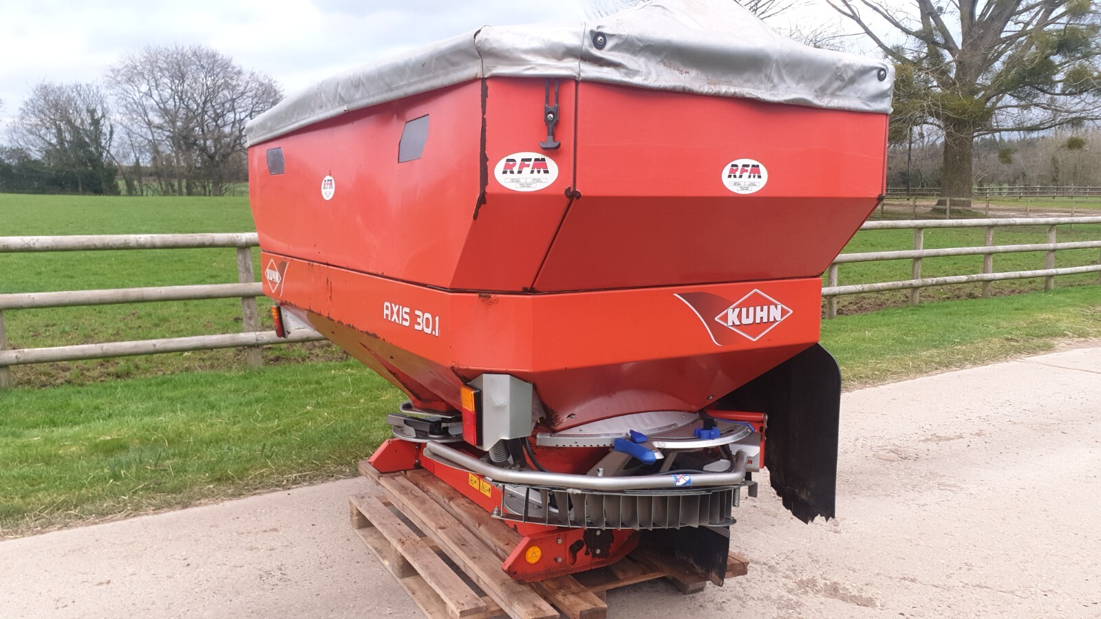 Kuhn Fertiliser Spreader / Fertiliser Spinner / Fertiliser Spreader eBay