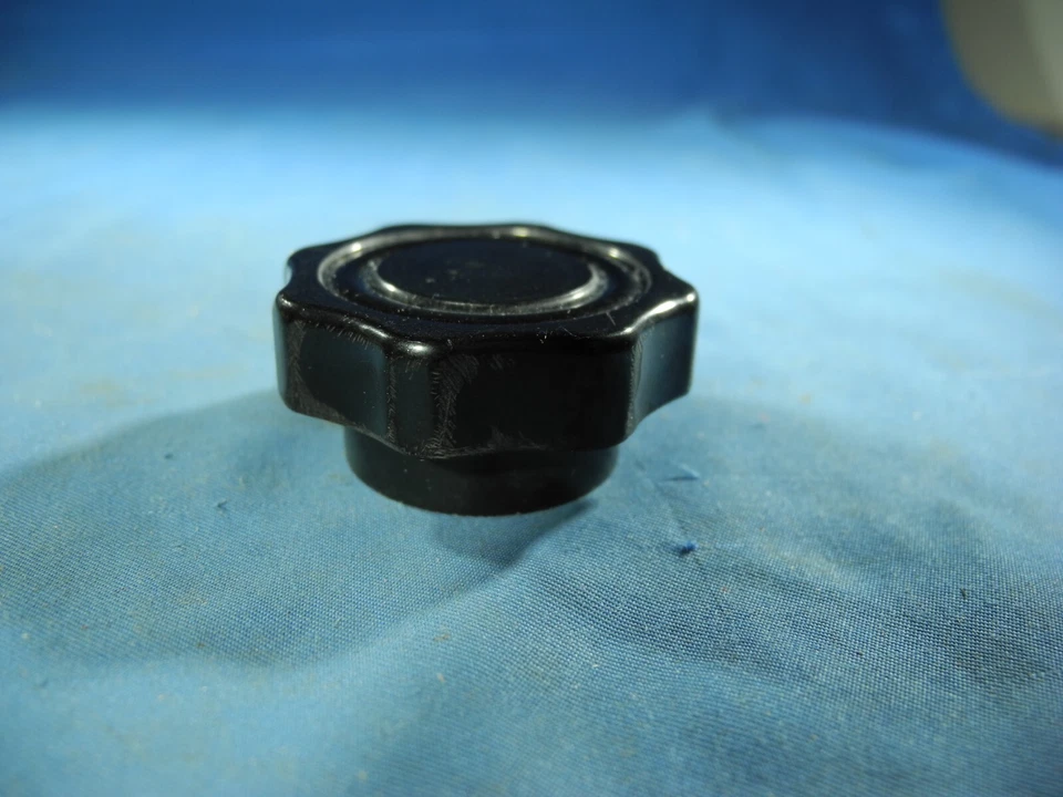 CHICAGO DAKA-WARE 1-5/8" FLUTED  VINTAGE RADIO DIAL KNOB 1PC (FREE SHIPPING!) - Image 2 of 4