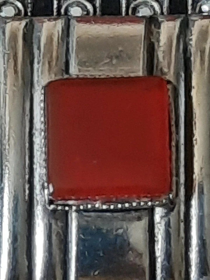 BROCHE EN METAL, PIERRE CORNALINE ET STRASS ANCIENNE - Photo 3/4